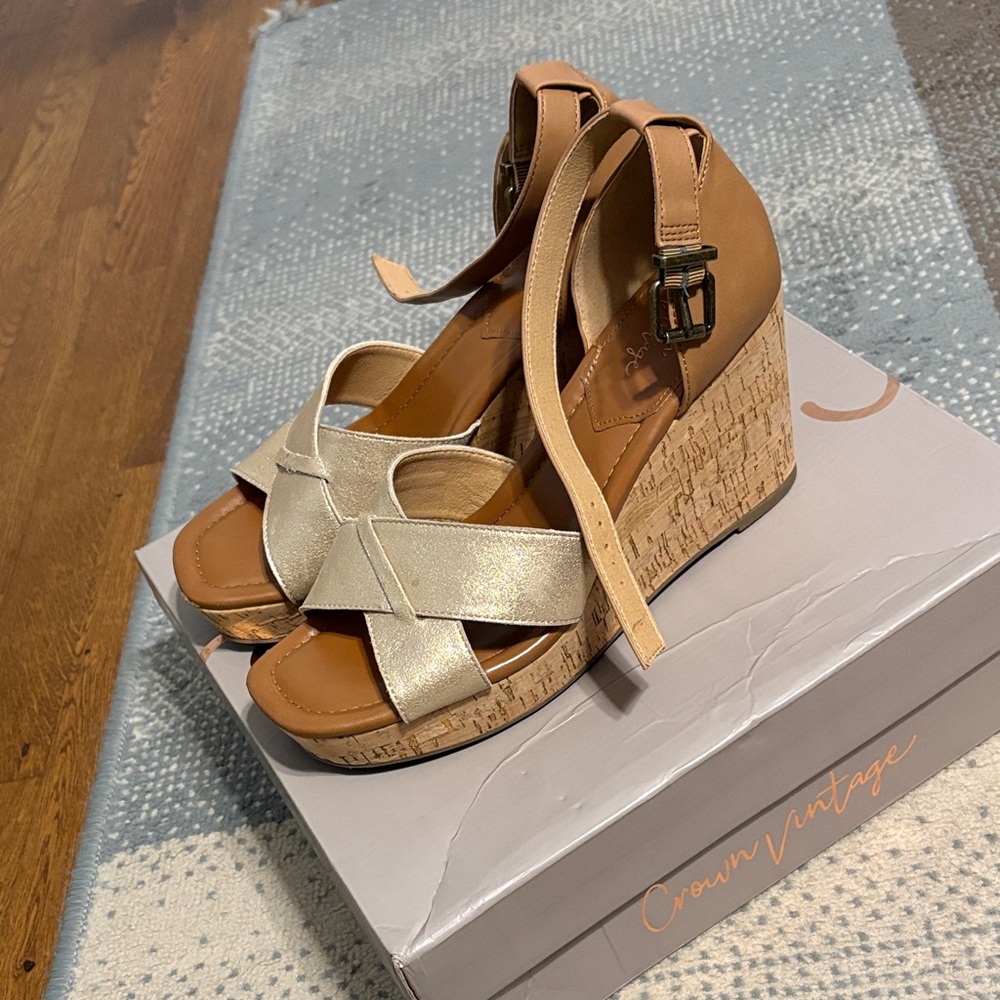 Crown Vintage Tan and Gold Strappy Wedges